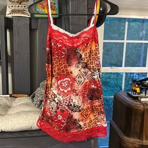 Cool psychedelic floral lace tank top! 🍄🌟